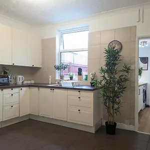 Holiday home Modern Double W Private Bath & Free Parking, York