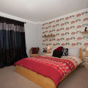 Apartment Riverbank View Three Bedroom With Free Parking, York